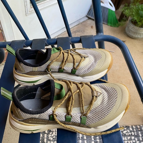 danner rivercomber hiker sneakers